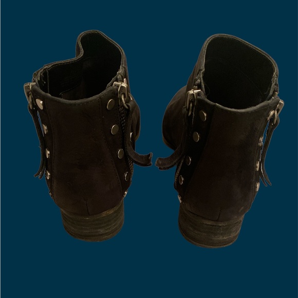 Vince Camuto - Picture 2 of 4